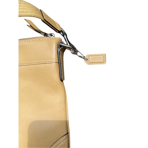 Coach Tan Crossbody Bag with Structured Design and Gold Hardware - Picture 3 of 8
